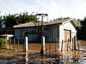 Casas na região das ilhas de Porto Alegre ficaram inundadas (Foto: Maia Rubim/PMPA)