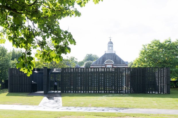 Serpentine Pavilion projetado por Frida Escobedo é inaugurado em Londres (Foto: Divulgação)