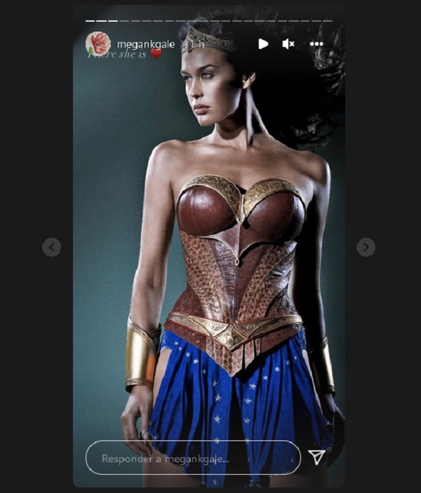 Uma das fotos compartilhadas pela atriz e modelo australiana Megan Gale com ela nos bastidores de Liga da Justiça: Mortal (Foto: Instagram)