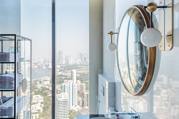 Design assinado e vista incrível do 38º andar são destaques deste apartamento  (Foto: Suleiman Merchant)