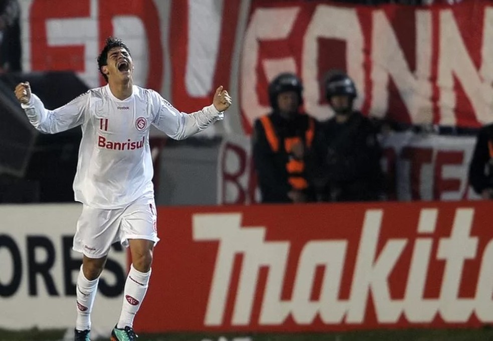 Giuliano foi campe&atilde;o da Libertadores pelo Inter em 2010 &mdash; Foto: AFP