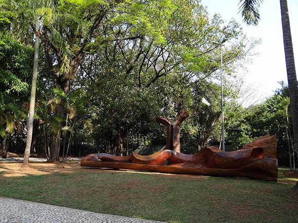 Banco São Paulo, escultura de Hugo França e obra permanente da praça Adolpho Bloch (Foto: Reprodução / Instagram / @circularartenapraca)