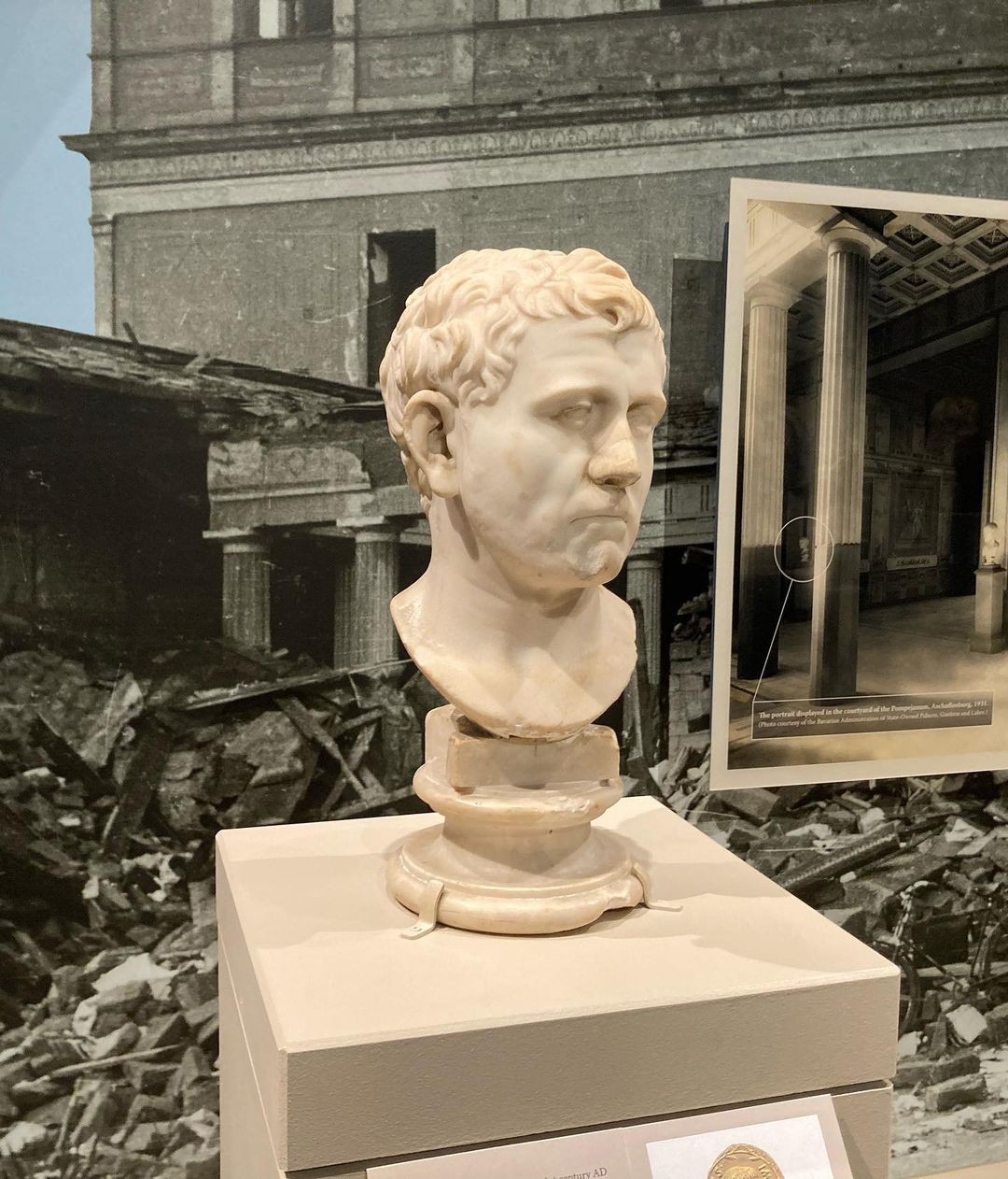 Busto romano foi encontrado no brechó Goodwill nos EUA (Foto: Instagram/@templeofvintage)