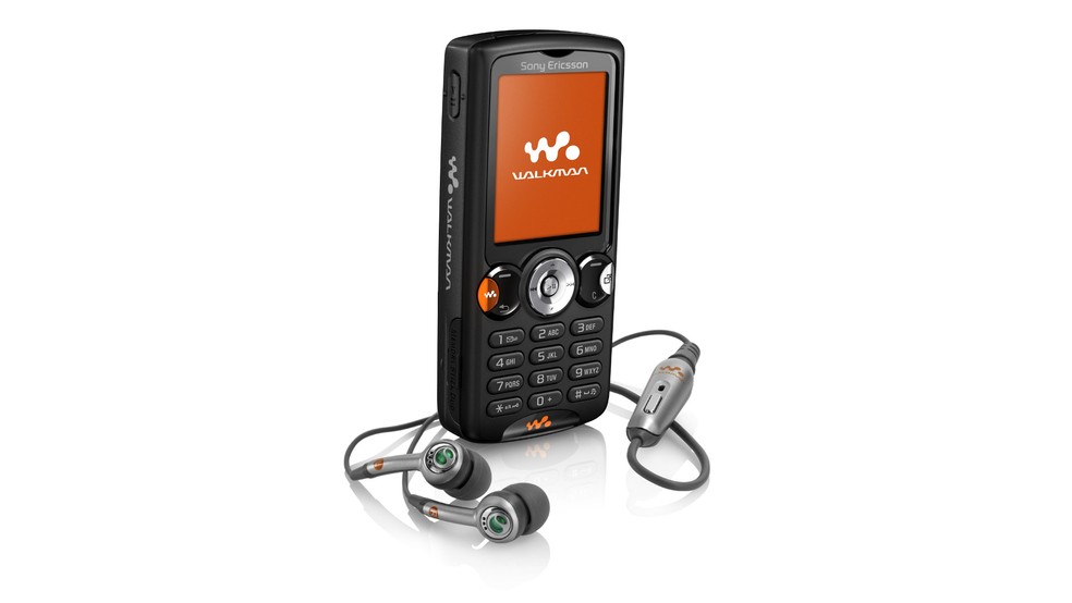Com grande sucesso do conceito, Sony usaria o nome Walkman até em celulares — Foto: Divulgação/Sony