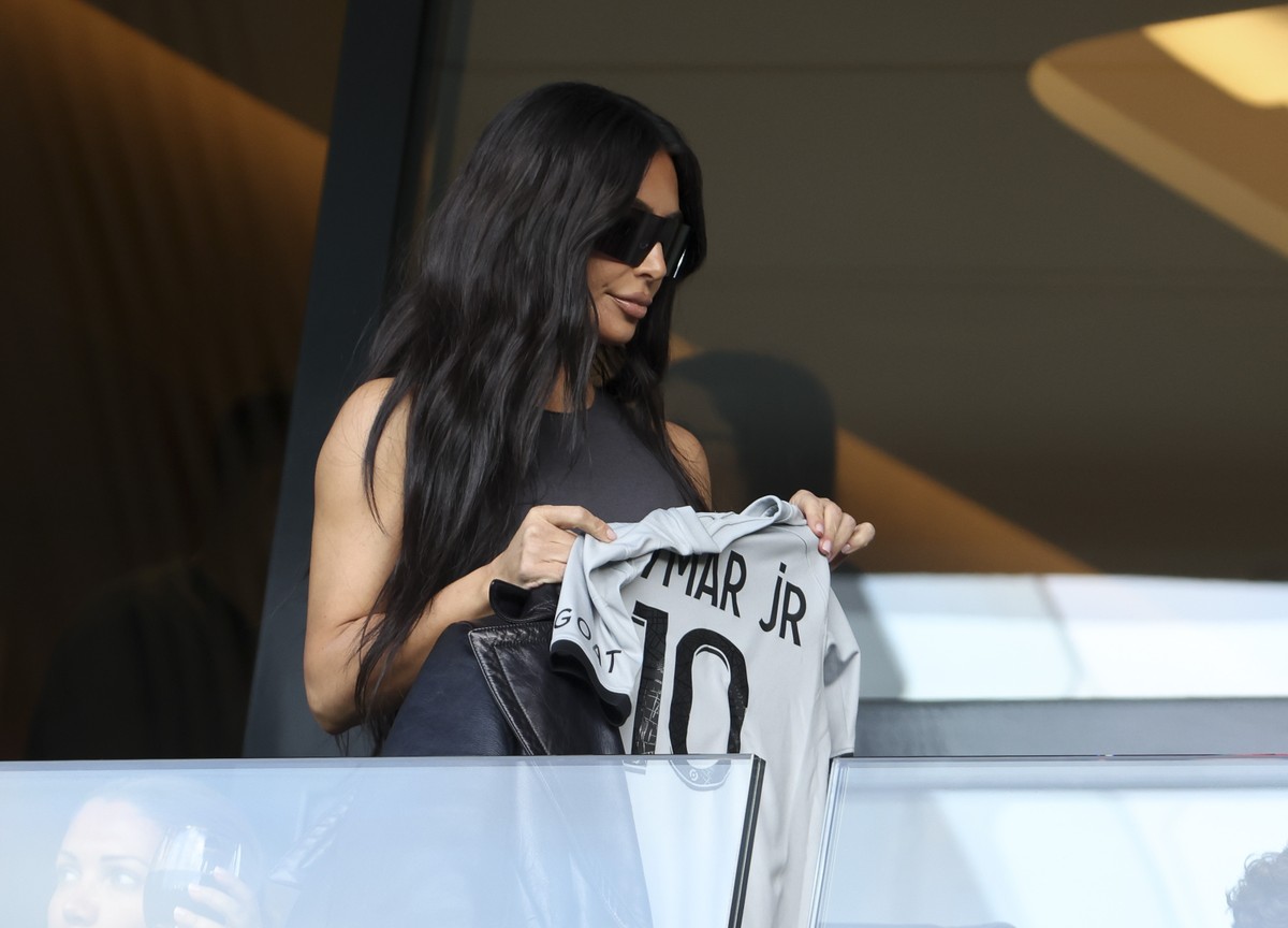Kim Kardashian « perd » à nouveau et semble dévastée avec le maillot de Neymar lors de la défaite du PSG |  sport-