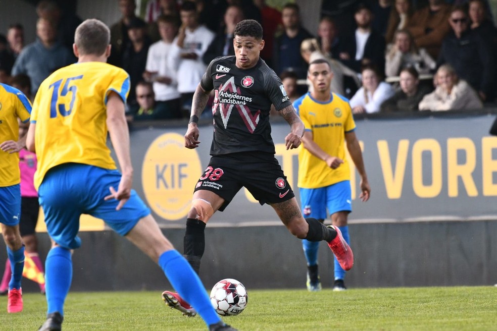 Marrony em ação pelo Midtjylland na Dinamarca — Foto: Divulgação/FC Midtjylland