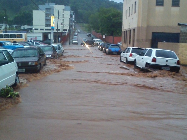Sananduva, chuvarada, temporal, ruas, alagamentos (Foto: Andre Bones/Divulgação)