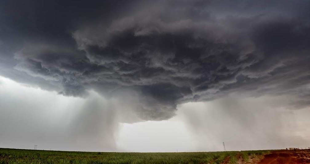 Caçador de Tempestade registra imagem surpreendente de mesociclone ...