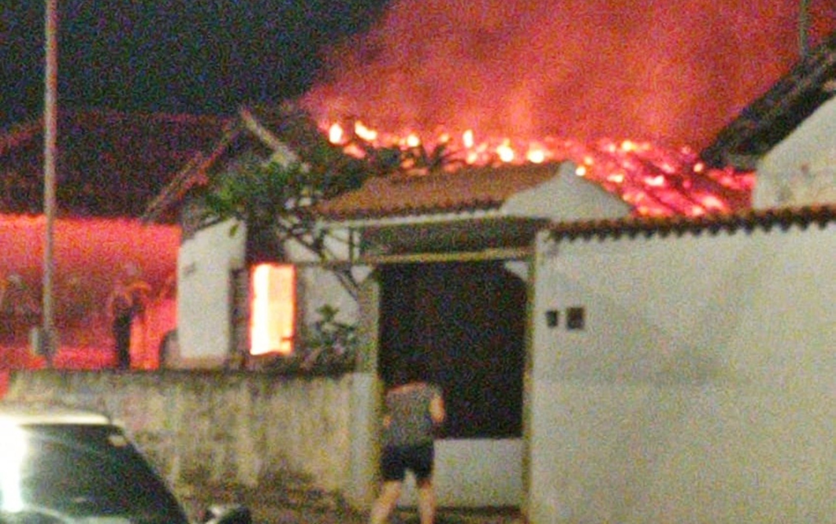 Incêndio destrói casa abandonada em Boa Esperança, MG