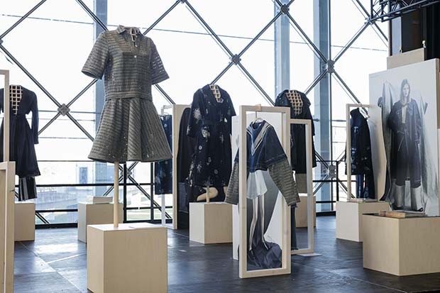 An installation for the Denim Challenge, promoting cleaner manufacturing practices for the denim industry, set by the Copenhagen Fashion Summit (Foto: Copenhagen Fashion Summit)