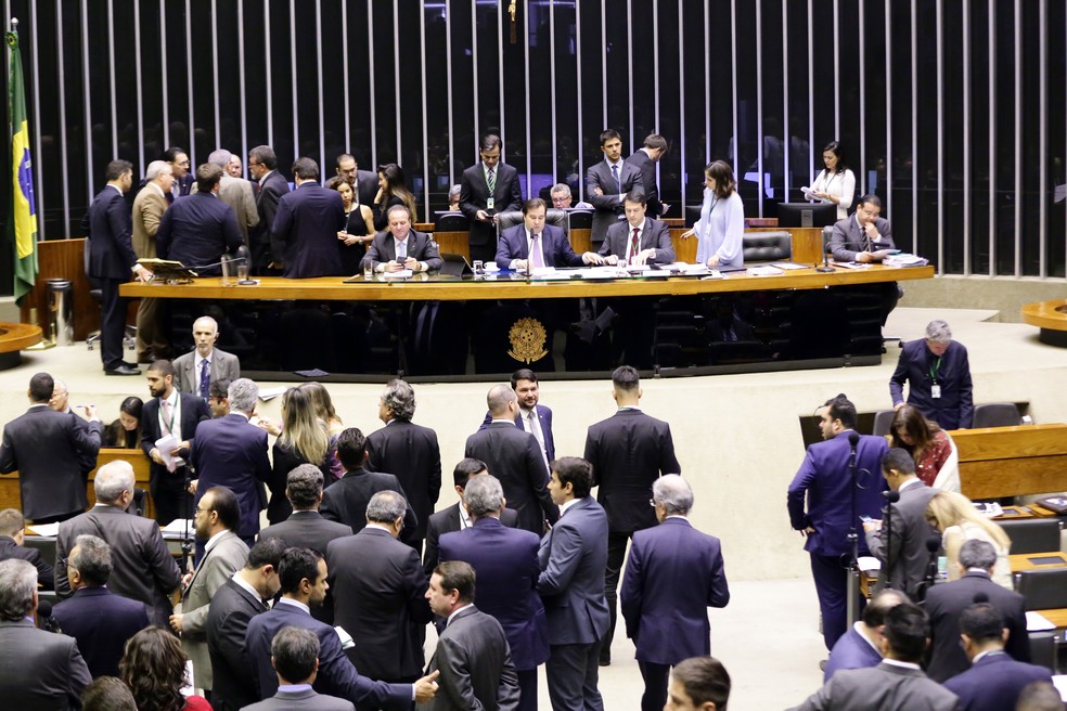 Deputados reunidos no plenário da Câmara durante a sessão desta quarta-feira (5) — Foto: Michel Jesus/Câmara dos Deputados
