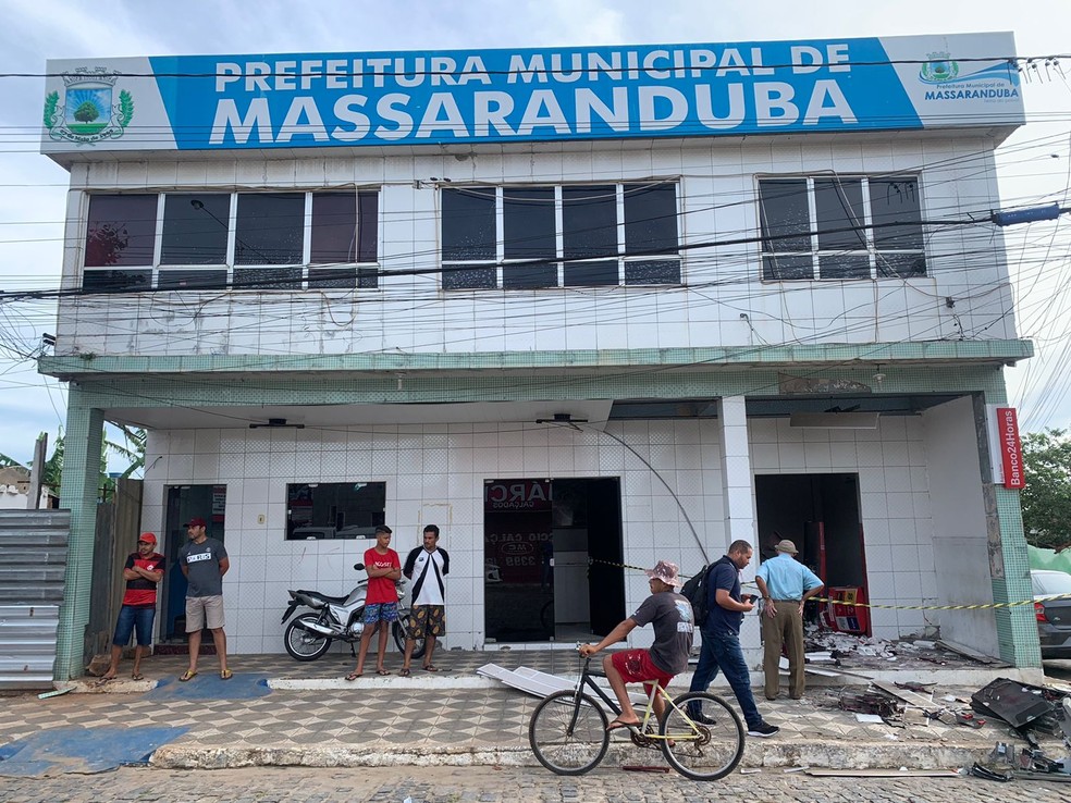 Prefeitura de Massaranduba, PB, onde caixa eletrônico foi explodido. — Foto: Amy Nascimento/TV Paraíba