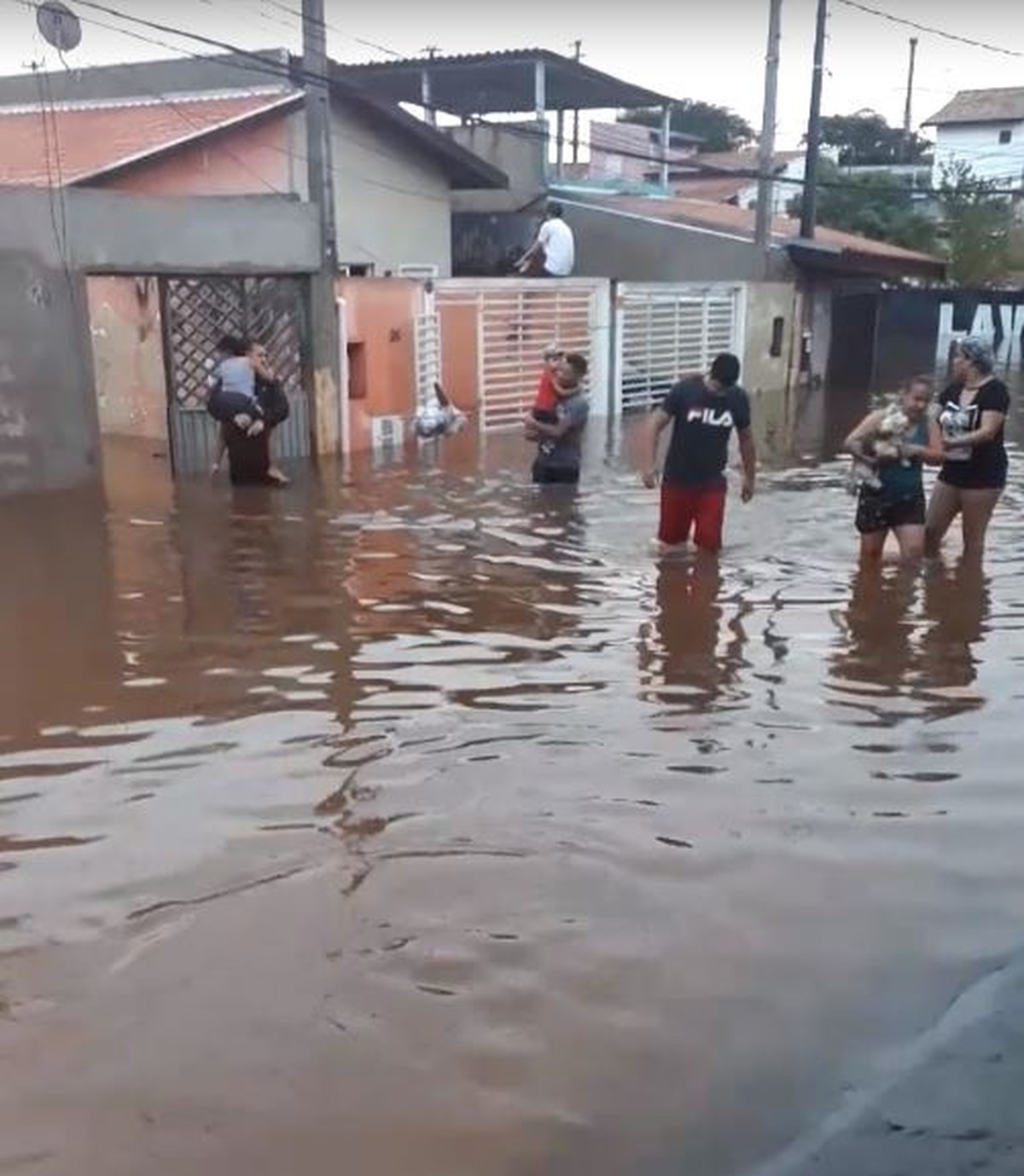 Chuva Forte Deixa Bairros Alagados Em V Rzea Paulista Sorocaba E Jundia G