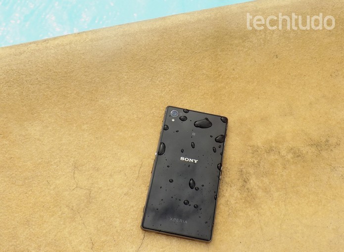 Xperia Z1 da Sony vem com bateria de 3.000 mAh (Foto: Barbara Mannara/TechTudo)
