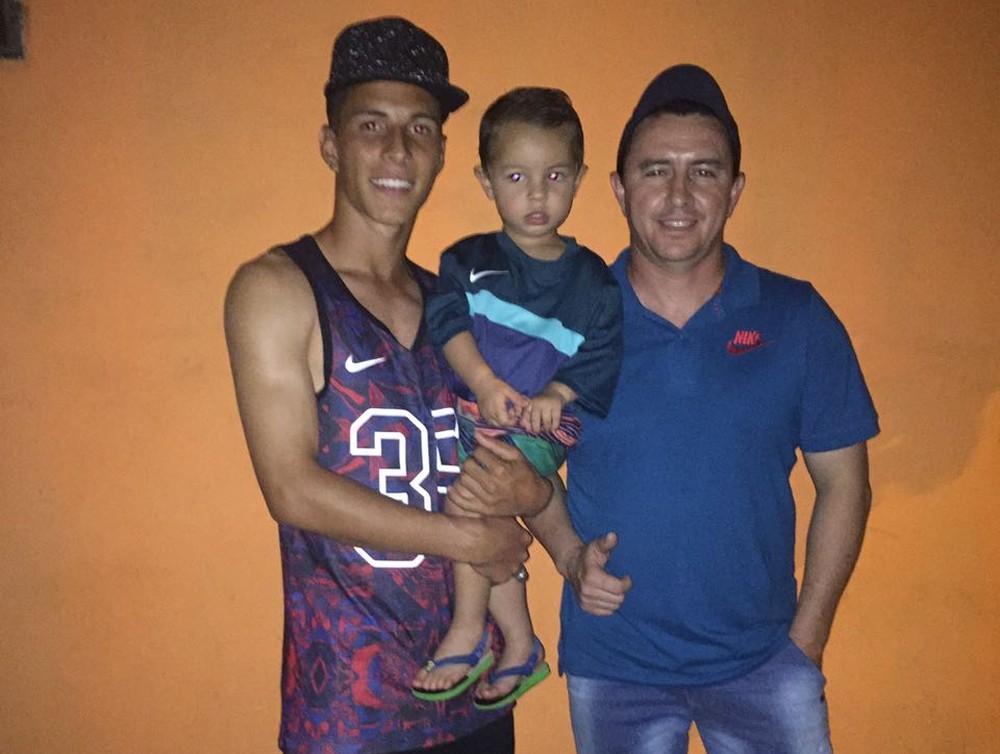 Atacante de 16 anos marca no Dia dos Pais e dedica gol ao filho em título do Palmeiras