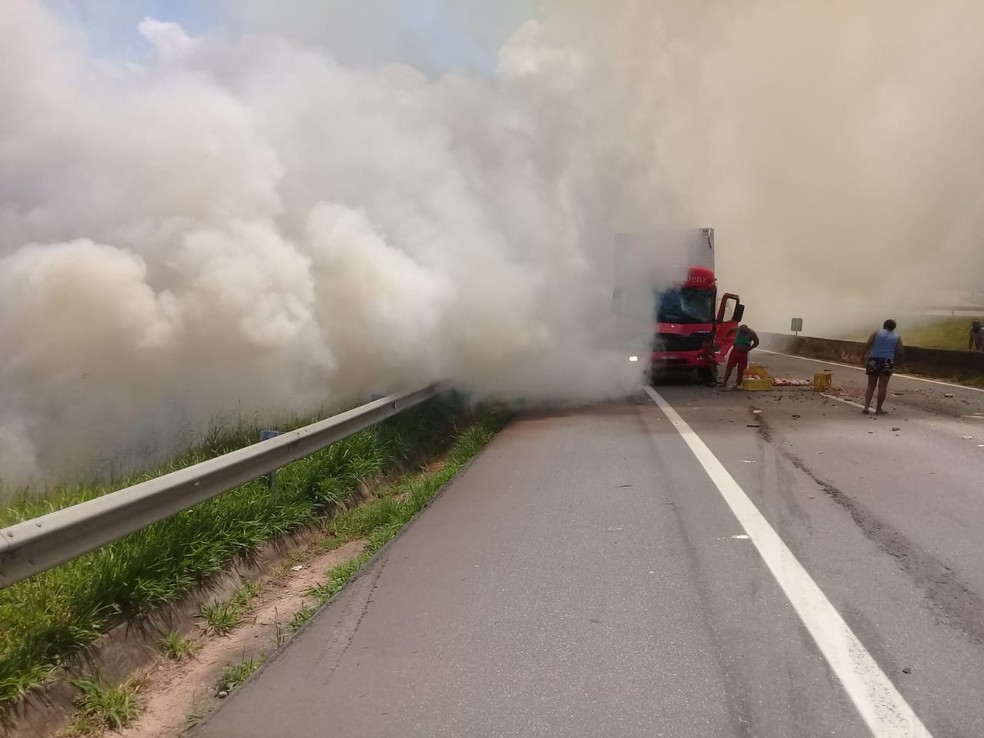 Engavetamento na FernÃ£o Dias mata uma pessoa e deixa mais duas feridas, em Campanha â?? Foto: Vanderley Silva