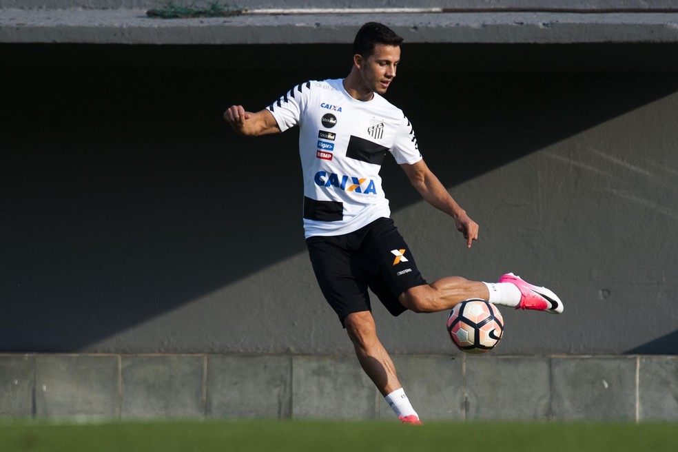 Nilmar deve estrear pelo Santos contra o Coritiba (Foto: Ivan Storti/Santos FC)