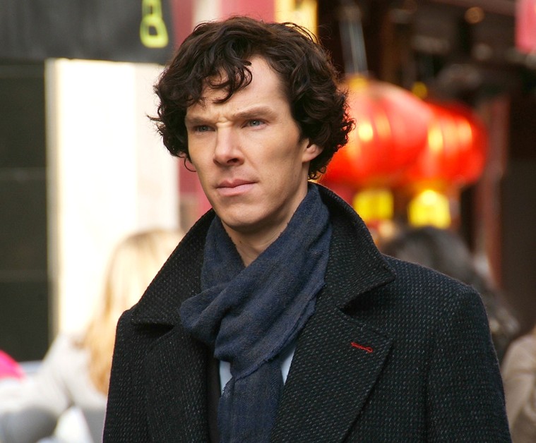 Benedict Cumberbatch nas gravações de Sherlock (Foto: Wikimedia Commons)