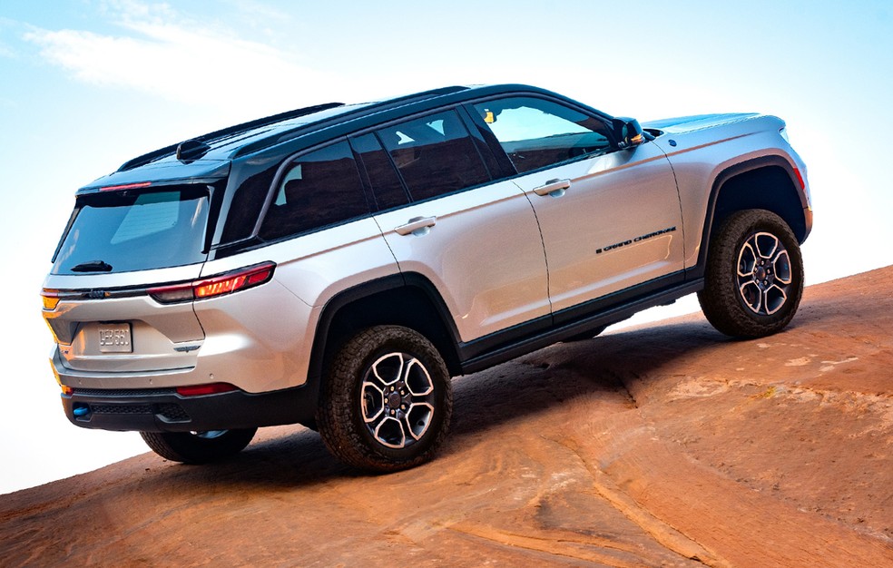 Grand Cherokee 4xe será o segundo carro híbrido da história da Jeep no Brasil — Foto: Divulgação