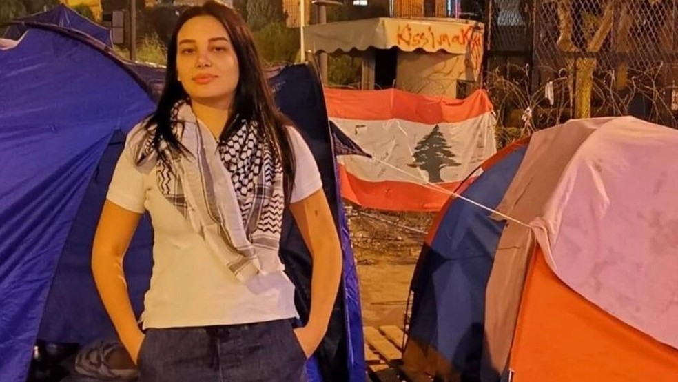 Sali Hafiz, a libanesa que assaltou um banco para pagar o tratamento de sua irmã doente — Foto: Reprodução Facebook / Sali Hafiz