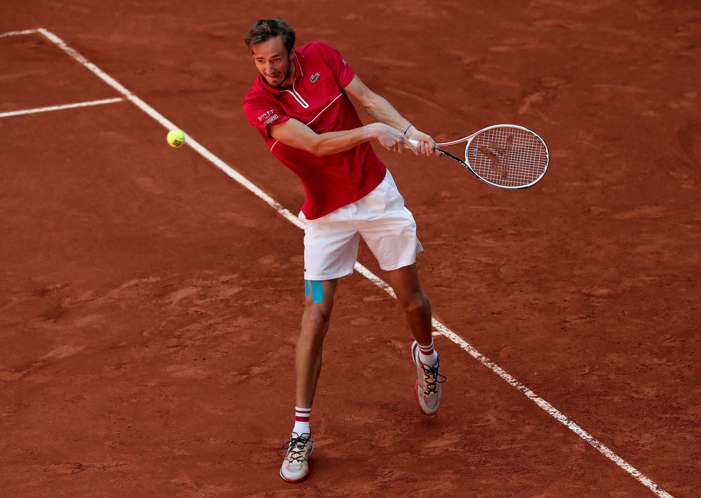 Medvedev tem dificuldades em torneios de saibro — Foto: Gonzalo Arroyo Moreno / Getty Images