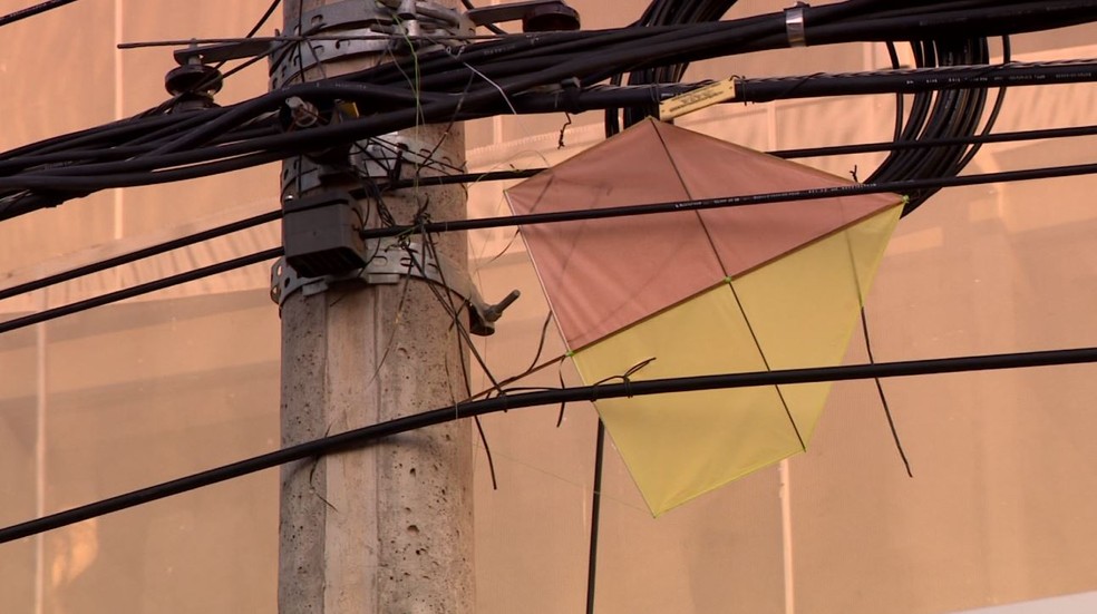 Energia elétrica de 114 mil pessoas foi afetada por ocorrências com pipas no Ceará em 2022. — Foto: Reprodução/EPTV