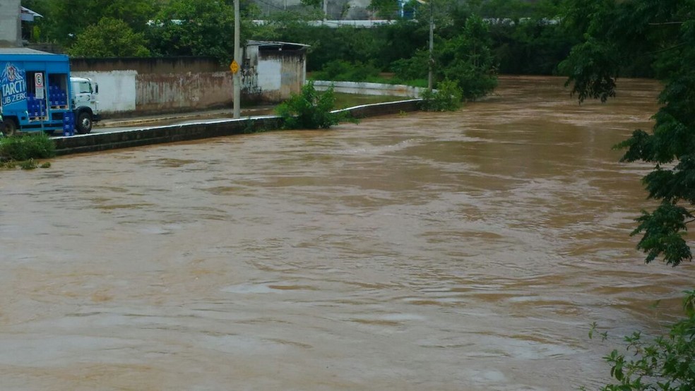 Rio Paraitinga transborda e deixa São Luiz em estado de alerta (Foto: Antônio Augusto/Arquivo pessoal)