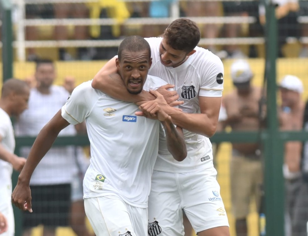 Luiz Felipe e Gustavo Henrique são os jogadores com mais passes do Santos no Paulistão — Foto: Ivan Storti/Santos FC
