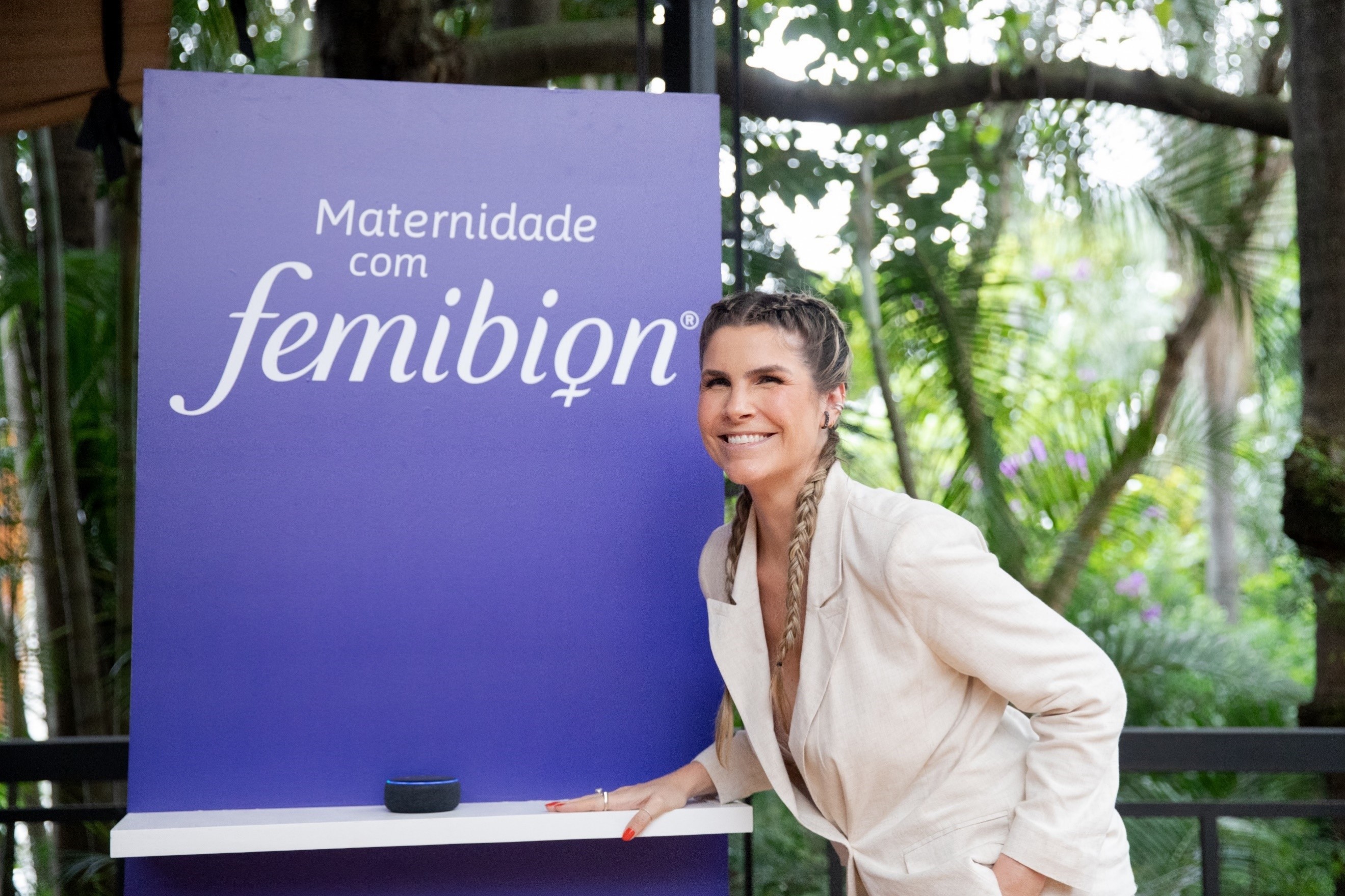 A influenciadora Julia Faria, mãe de Cora, testando a skill Maternidade com Femibion (Foto: Fernanda Bozza)