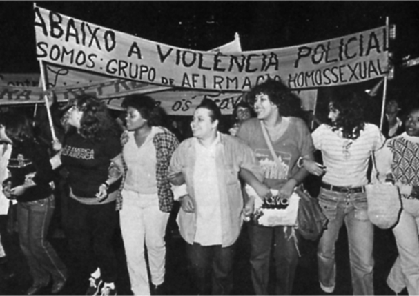 O Ato do Somos - Grupo de Afirmação Homossexual, em abril de 1980 nas ruas de São Paulo contra a violência à comunidade LGBTQ (Foto: Somos / Divulgação)
