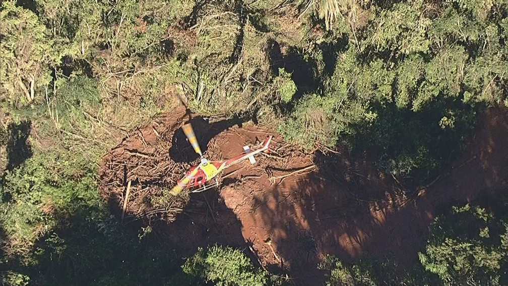 Equipes de resgatem seguem buscas por vítimas e sobreviventes após rompimento de uma barragem da mineradora Vale — Foto: Reprodução/TV Globo