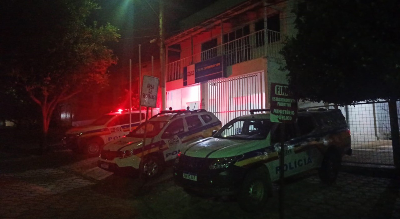 Dupla é capturada suspeita de roubar caminhoneiro na BR-116, em Medina