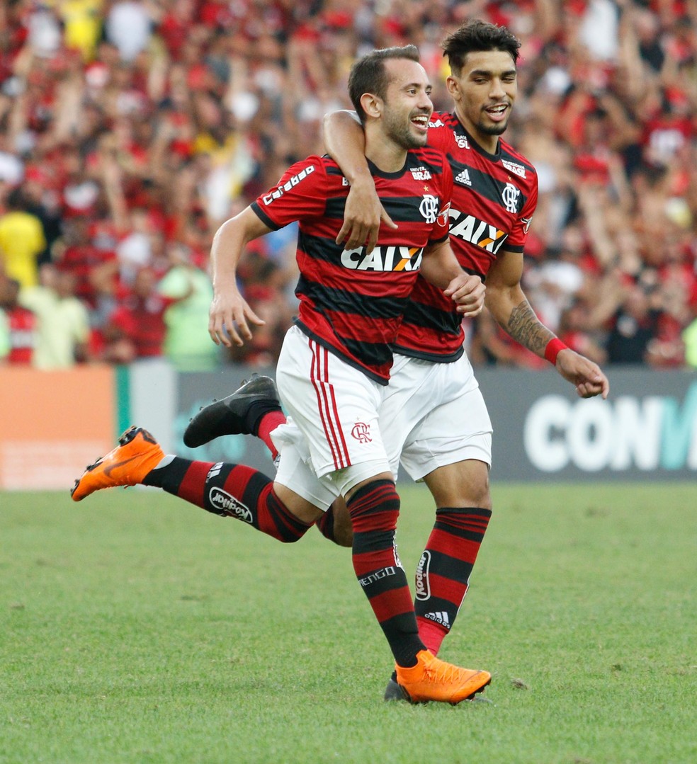 Everton Ribeiro e Paquet&aacute; foram determinantes para vit&oacute;ria do Flamengo sobre o Sport (Foto: Ag&ecirc;ncia Estado)