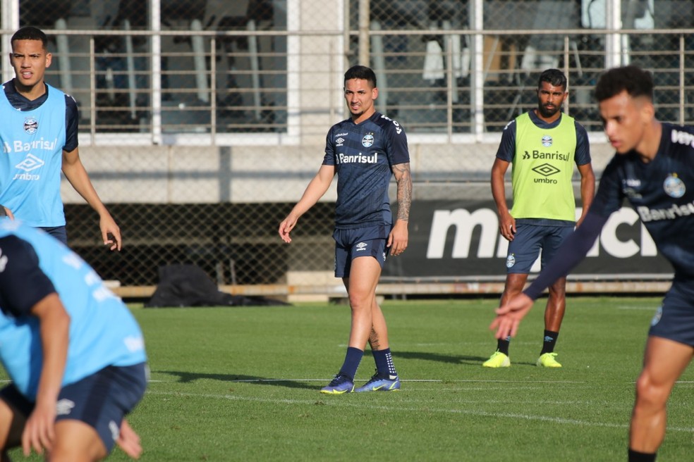 Jhonata Robert volta aos treinamentos e pode reforçar o Grêmio nas próximas rodadas