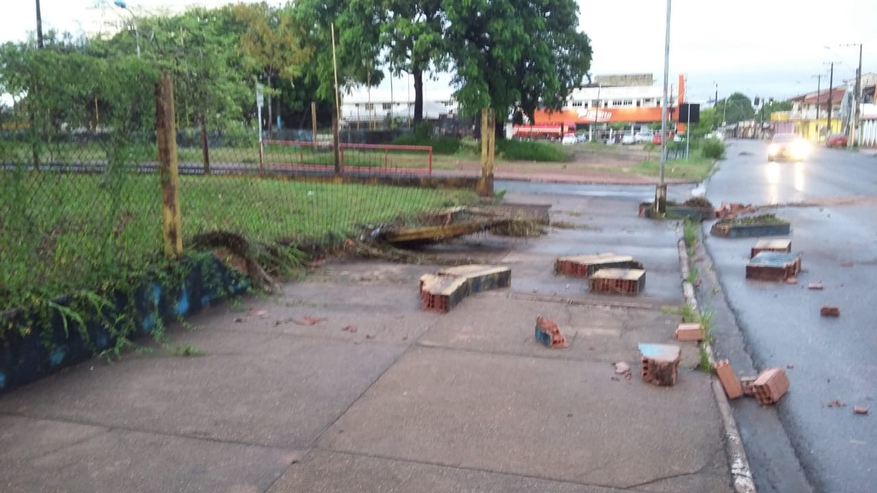 FOTOS e VÍDEO: chuva alaga ruas e provoca estragos em vários bairros de Santarém