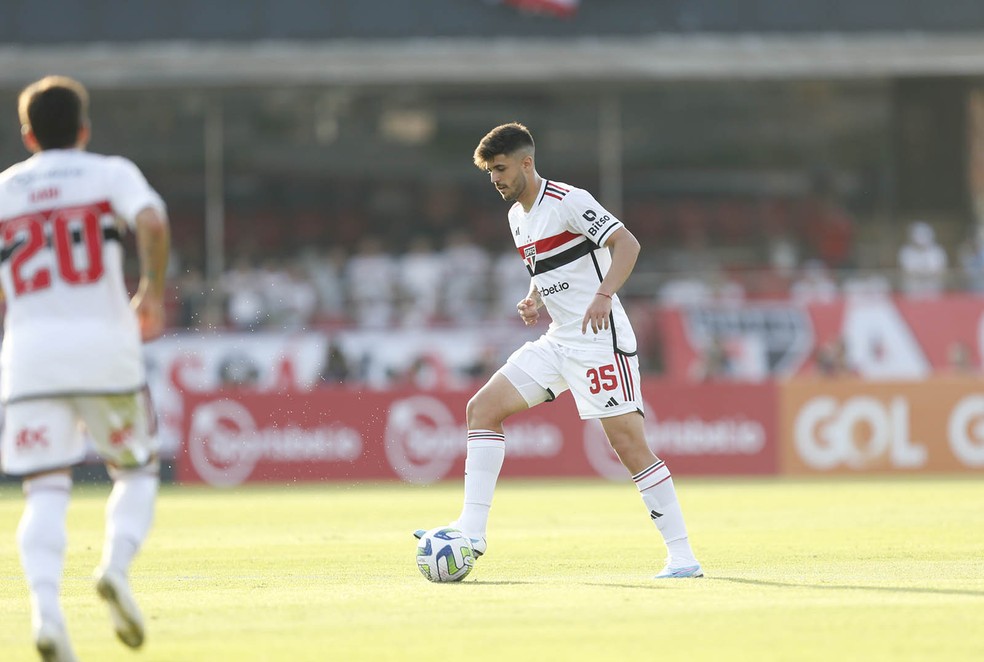 Beraldo se fixou como titular do São Paulo ainda com Rogério Ceni — Foto: Rubens Chiri/saopaulofc