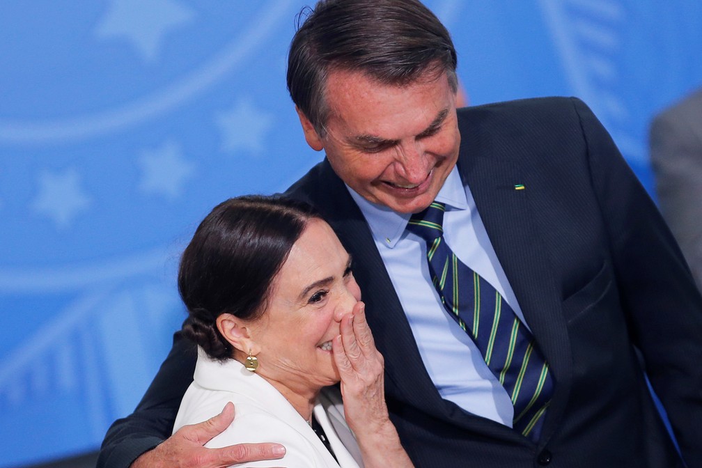 O presidente Jair Bolsonaro e a ex-atriz Regina Duarte — Foto: Adriano Machado/Reuters