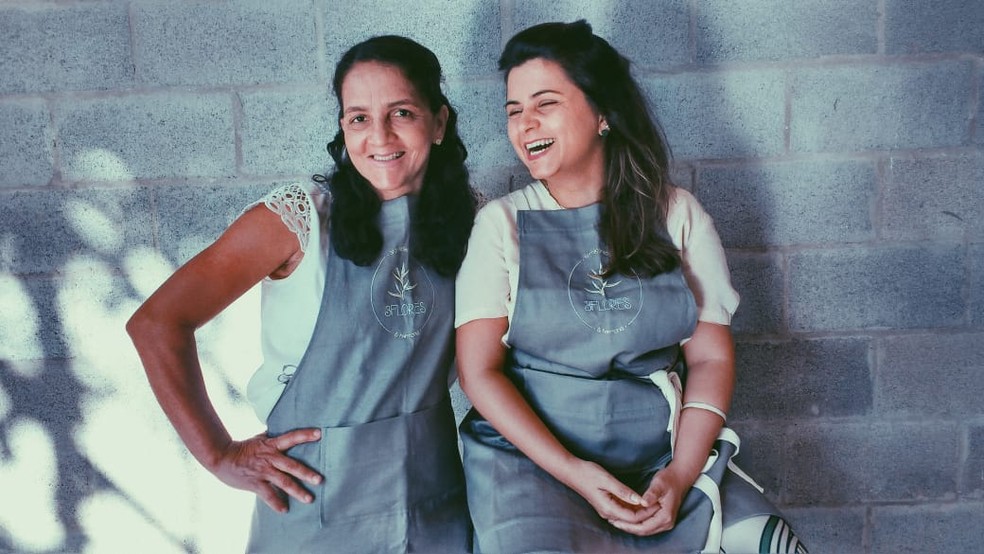 Aromaterapeuta Juliana diz que intenção é levar um produto em que o consumidor saiba  como é feito  — Foto: Arquivo pessoal 