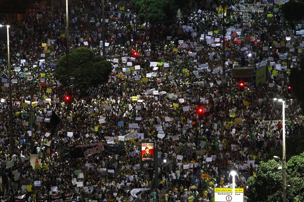 Torcida divide emoção ao assistir vitória do jogo do Brasil em shopping de  Macapá, Amapá