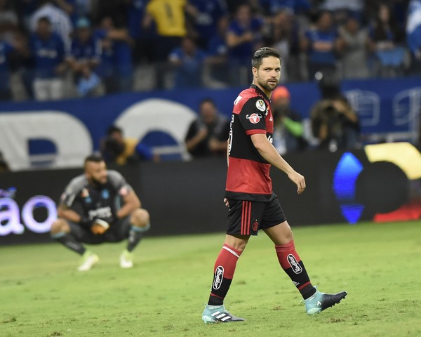 Com lesão muscular, Diego vive altos e (mais) baixos no Fla em 2017; lembre