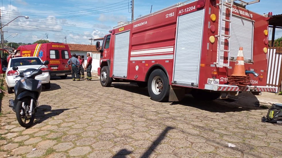 Casa pega fogo em Avaré; um bebê morreu — Foto: Corpo de Bombeiros/Divulgação