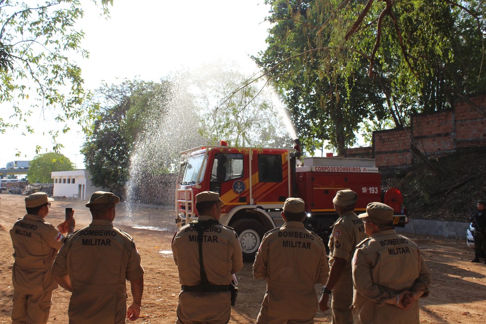 Militares do Corpo de Bombeiros participarão do combate aos focos de incêndio no Sul do Amazonas. — Foto: Patrick Marques/G1 AM