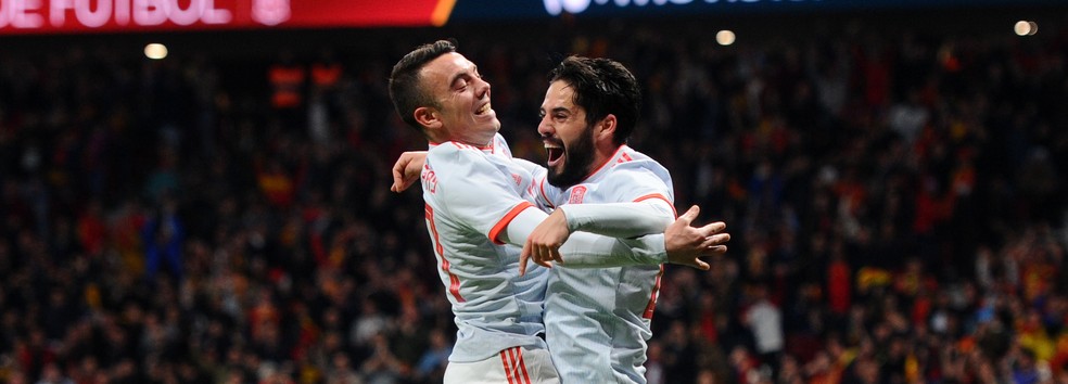 Iago Aspas e Isco celebram gol contra a Argentina: a Espanha ressurge (Foto: Getty Images)