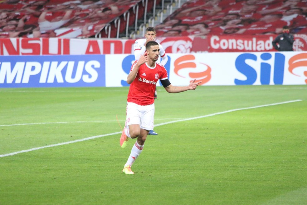 Thiago Galhardo marcou dois gols nesta
noite — Foto: Eduardo Deconto / ge