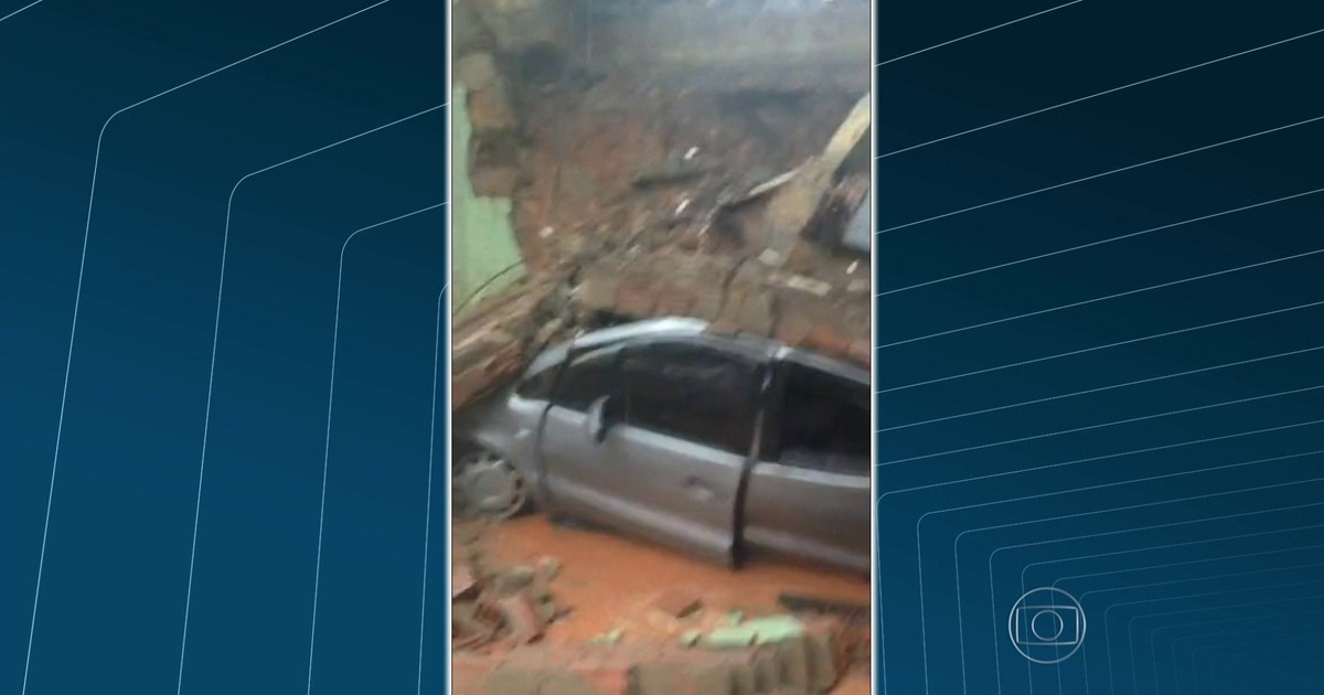 G1 - Jovem usa moto aquática em rua alagada pela chuva no RJ - notícias ...