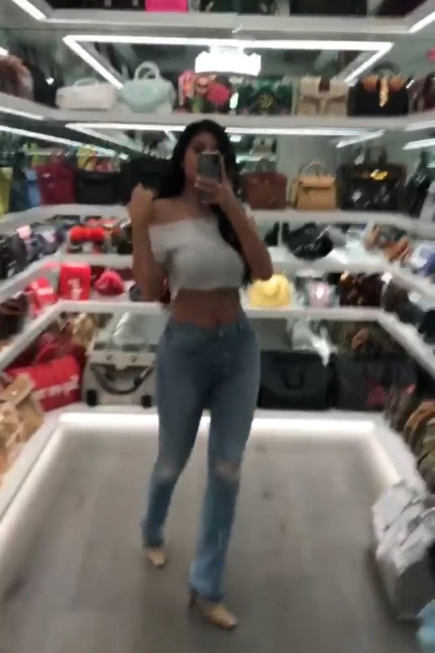 Kylie Jenner surpreende (mais uma vez) ao mostrar closet de bolsas (Foto: Reprodução/Instagram)