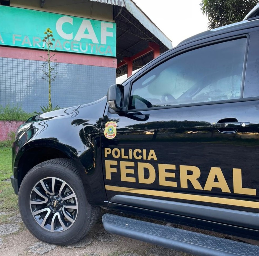 Opera&ccedil;&atilde;o Anestesia - Viatura da PF na sede da Central de Assist&ecirc;ncia Farmac&ecirc;utica &mdash; Foto: Pol&iacute;cia Federal/Divulga&ccedil;&atilde;o