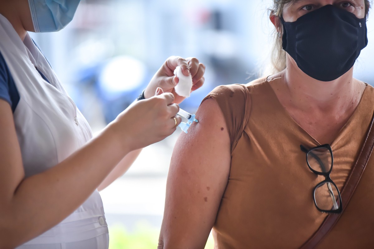 Vacina Covid-19: trabalhadores de agências bancárias de Uberaba acima de 35 anos começam a ser vacinados na segunda - Vimarsana News