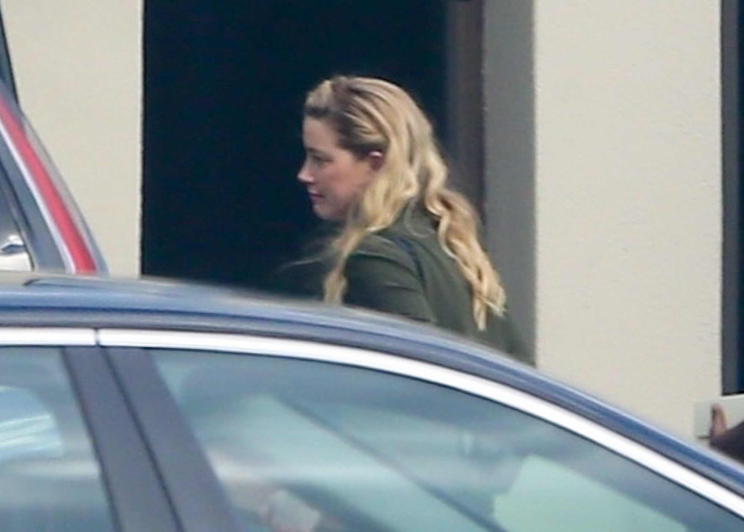 Amber Heard é vista pela primeira vez após fim de julgamento contra Johnny Depp (Foto: The Grosby Group)