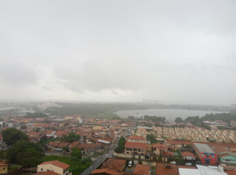 Em Fortaleza maior chuva ocorreu no Posto da Messejana com 21,2 milímetros.  — Foto: Cíntia Xerez/Arquivo Pessoal